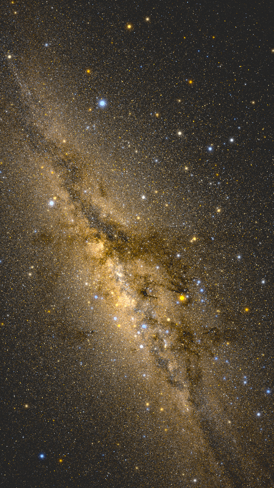 图四：用 13 等星乘增益代理更暗的星，银河乳光出现了，但颜色偏黄